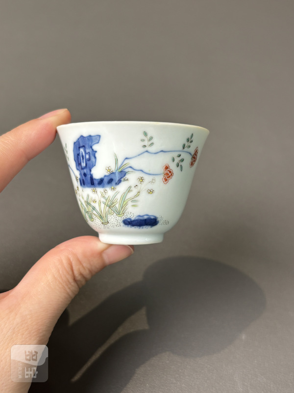 清道光 青花五彩洞石水仙图杯 - 图15
